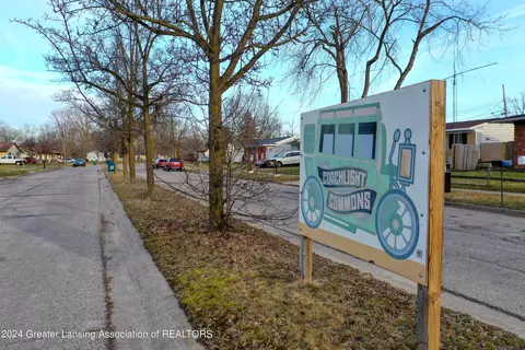 3557 Coachlight Common St, Lansing, MI 48911 photo 2