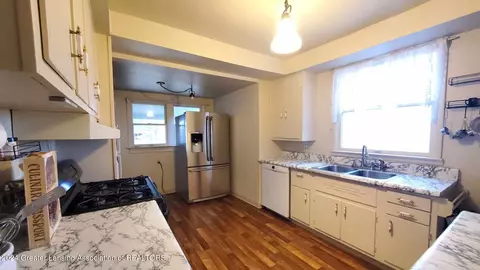 Kitchen - 317 Ferguson St, Lansing, MI 48912 photo 2 of 4