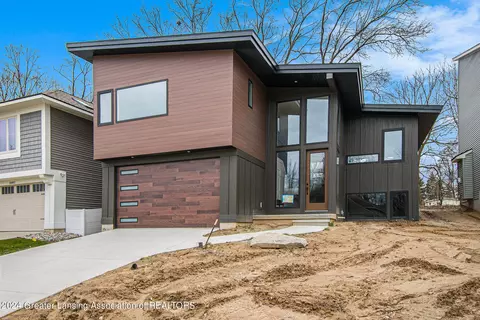 16796 Meadowbrook Dr, Haslett, MI 48840