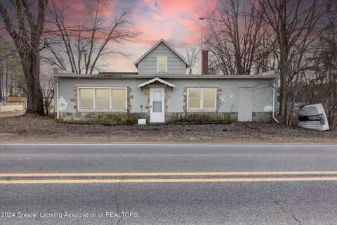 5884 E Round Lake Rd, Laingsburg, MI 48848
