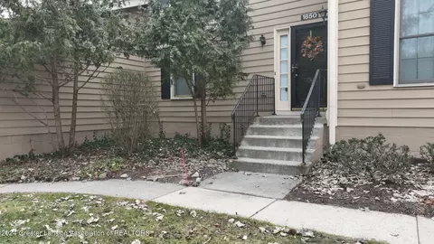1850 Burcham Dr #30, East Lansing, MI 48823