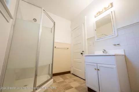 Bath - 508 N Walnut St, Lansing, MI 48933 photo 4 of 5