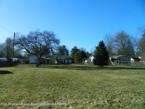 Exterior - 750 Raymond Rd, Owosso, MI 48867 photo 7 of 11