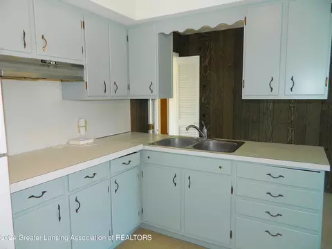 Kitchen - 750 Raymond Rd, Owosso, MI 48867 photo 1 of 1