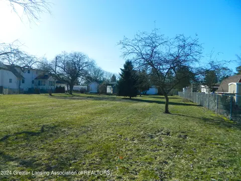 Exterior - 750 Raymond Rd, Owosso, MI 48867 photo 8 of 11