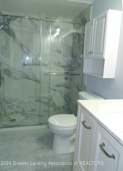 Bath - 750 Raymond Rd, Owosso, MI 48867 photo 1 of 2
