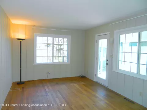 Entry Way - 750 Raymond Rd, Owosso, MI 48867 photo 1 of 2