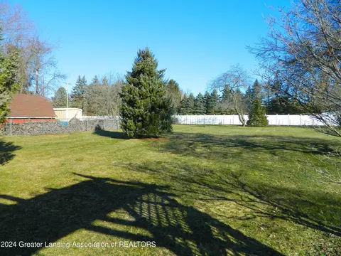 Exterior - 750 Raymond Rd, Owosso, MI 48867 photo 5 of 11