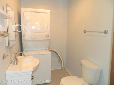 Bath - 750 Raymond Rd, Owosso, MI 48867 photo 2 of 2