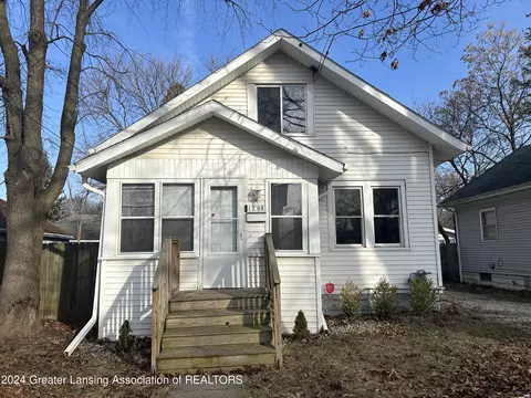 1208 Comfort St, Lansing, MI 48915