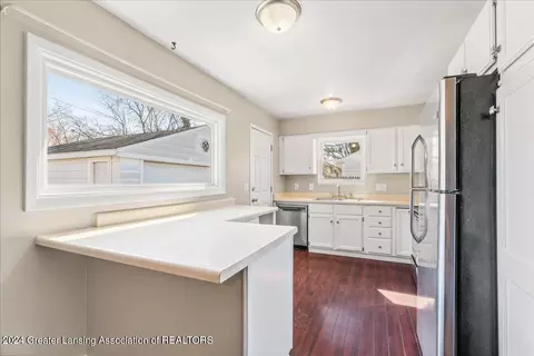 Kitchen - 4375 Willesdon Ave, Holt, MI 48842 photo 1 of 4