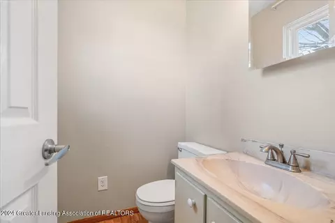Bath - 4375 Willesdon Ave, Holt, MI 48842 photo 2 of 2