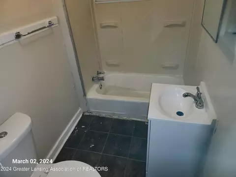 1130 Camp St, Lansing, MI 48906 photo 9