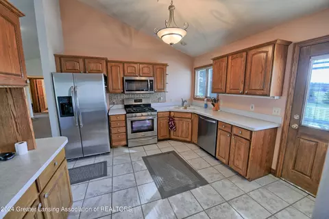 Kitchen - 13222 S Grange Rd, Eagle, MI 48822 photo 2 of 2