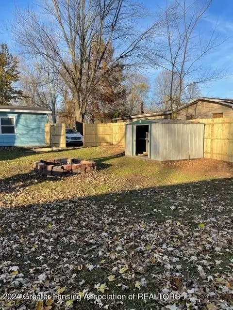 Exterior - 2809 Fielding Dr, Lansing, MI 48911 photo 6 of 8