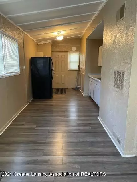 Living - 2809 Fielding Dr, Lansing, MI 48911 photo 3 of 3