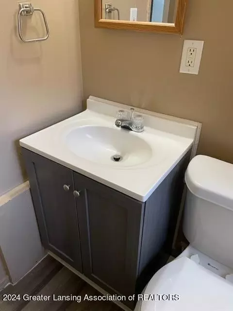Bath - 2809 Fielding Dr, Lansing, MI 48911 photo 4 of 5
