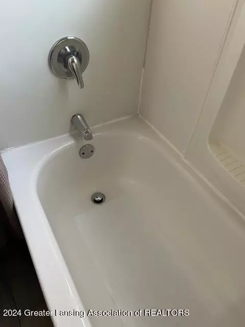Bath - 2809 Fielding Dr, Lansing, MI 48911 photo 5 of 5