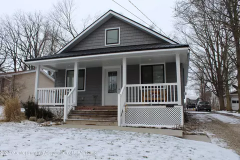 448 W Main St, Grand Ledge, MI 48837