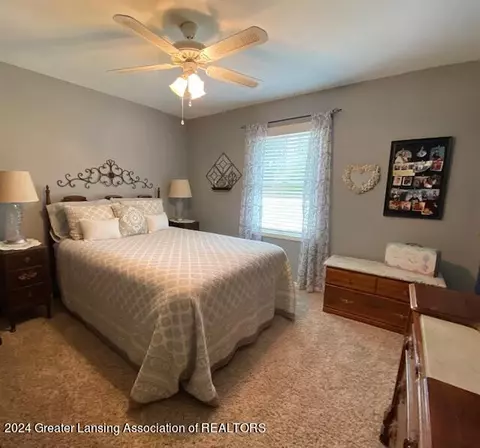 Bedroom - 4200 Ballantine Rd, Dewitt, MI 48820 photo 4 of 5