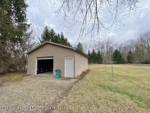 Exterior - 4200 Ballantine Rd, Dewitt, MI 48820 photo 3 of 13