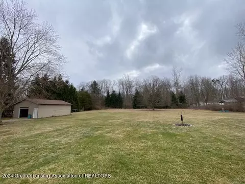 Exterior - 4200 Ballantine Rd, Dewitt, MI 48820 photo 11 of 13