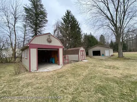 Exterior - 4200 Ballantine Rd, Dewitt, MI 48820 photo 2 of 13