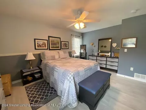Bedroom - 4200 Ballantine Rd, Dewitt, MI 48820 photo 2 of 5