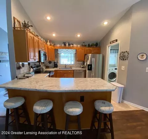 Kitchen - 4200 Ballantine Rd, Dewitt, MI 48820 photo 2 of 2