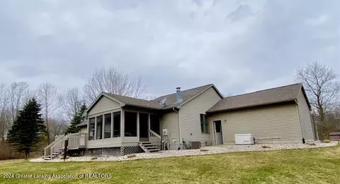 Exterior - 4200 Ballantine Rd, Dewitt, MI 48820 photo 4 of 13