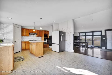 Kitchen - 12265 W Maple Rapids Rd, Fowler, MI 48835 photo 5 of 7