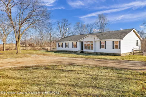 Exterior - 12265 W Maple Rapids Rd, Fowler, MI 48835 photo 2 of 10