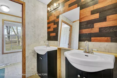 Bath - 12265 W Maple Rapids Rd, Fowler, MI 48835 photo 3 of 3