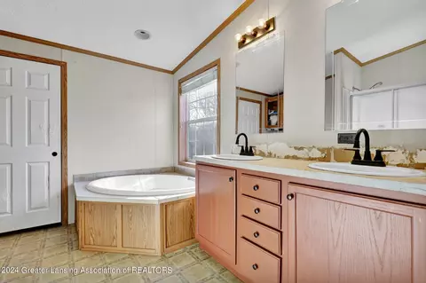 Bath - 12265 W Maple Rapids Rd, Fowler, MI 48835 photo 1 of 3