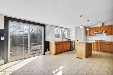 Kitchen - 12265 W Maple Rapids Rd, Fowler, MI 48835 photo 2 of 7