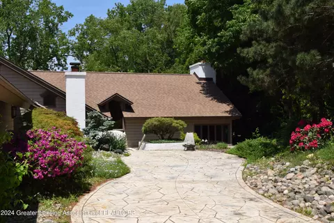 Exterior - 4609 Comanche Dr, Okemos, MI 48864 photo 11 of 14