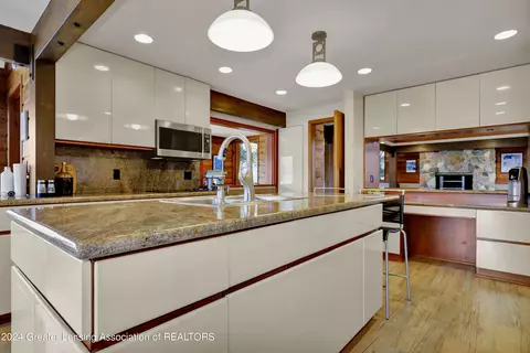 Kitchen - 4609 Comanche Dr, Okemos, MI 48864 photo 5 of 8