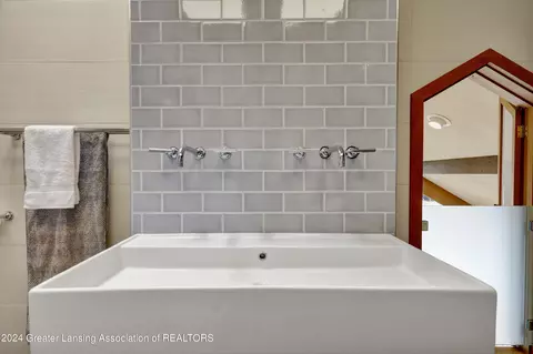 Bath - 4609 Comanche Dr, Okemos, MI 48864 photo 6 of 8