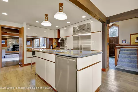Kitchen - 4609 Comanche Dr, Okemos, MI 48864 photo 4 of 8