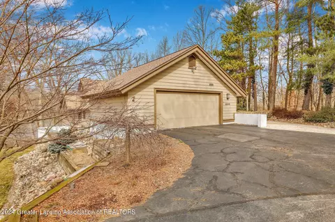 Exterior - 4609 Comanche Dr, Okemos, MI 48864 photo 9 of 14