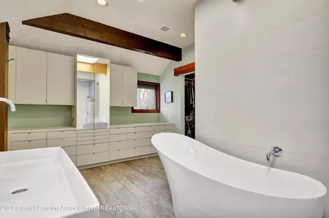 Bath - 4609 Comanche Dr, Okemos, MI 48864 photo 7 of 8