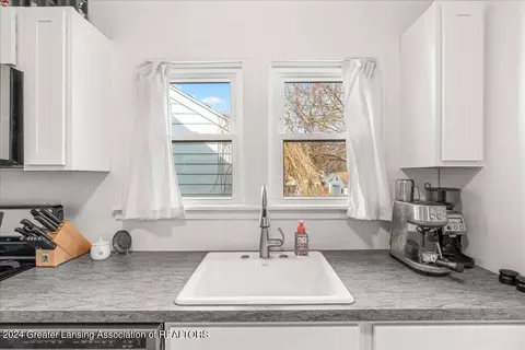 Bath - 2213 Lyons Ave, Lansing, MI 48910 photo 1 of 3