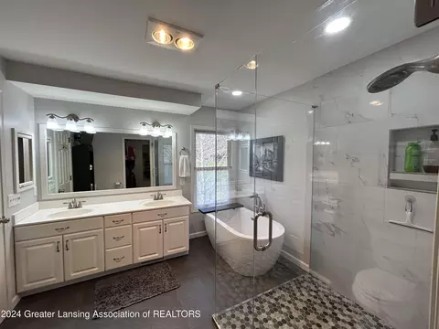 Bath - 4406 Carmine Ct, Dewitt, MI 48820 photo 1 of 4