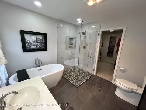 Bath - 4406 Carmine Ct, Dewitt, MI 48820 photo 2 of 4
