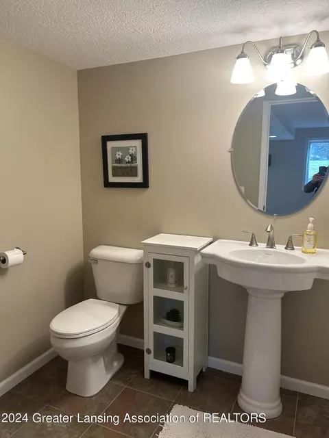 Bath - 4406 Carmine Ct, Dewitt, MI 48820 photo 4 of 4
