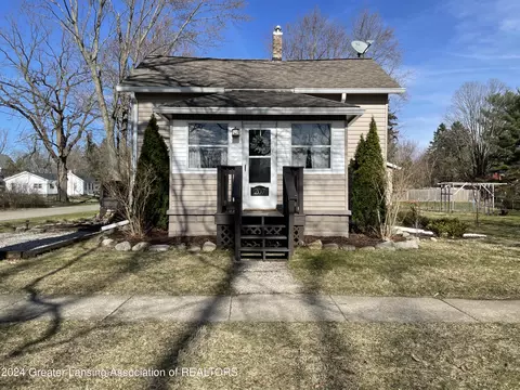 Exterior - 207 E Washington St, Dimondale, MI 48821 photo 2 of 17