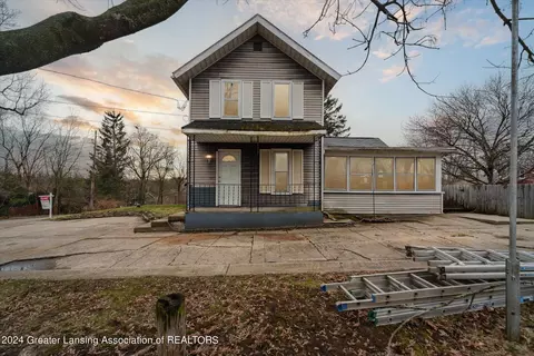 5617 Chestnut St, Bath, MI 48808