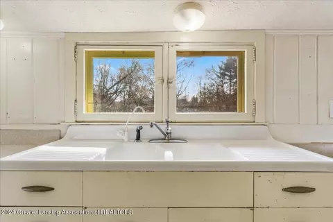 Bath - 1721 W Dill Rd, Dewitt, MI 48820 photo 2 of 2