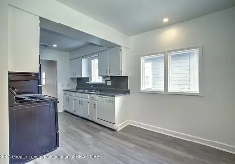 Kitchen - 229 W Thomas St, Lansing, MI 48906 photo 4 of 5
