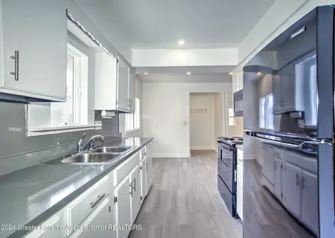 Kitchen - 229 W Thomas St, Lansing, MI 48906 photo 3 of 5
